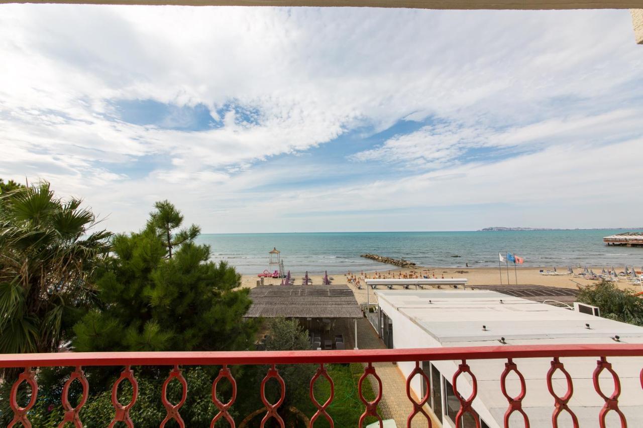 Expert Hotel Golem  Dış mekan fotoğraf